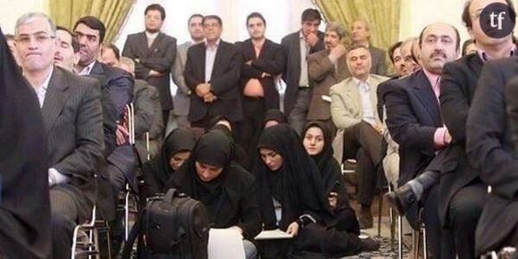 Iran : des photos de femmes journalistes travaillant par terre choquent Twitter