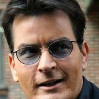 Charlie Sheen souhaite un procès public contre Warner