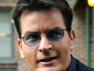 Charlie Sheen souhaite un procès public contre Warner