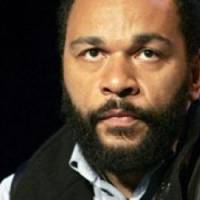 Dieudonné : Interdit de scène à Angers, il assure son spectacle en plein-air