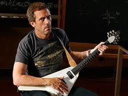 Hugh Laurie : ce soir, Dr House passe sous le microscope de Naulleau et Zemmour 