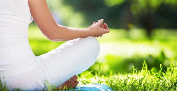 Marche, yoga et régime sain : 3 conseils pour vivre vieux