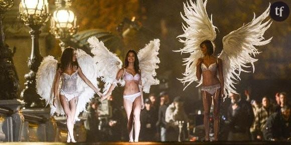 Victoria's Secret : lingerie sexy et ailes d'ange sur le pont Alexandre III - photos