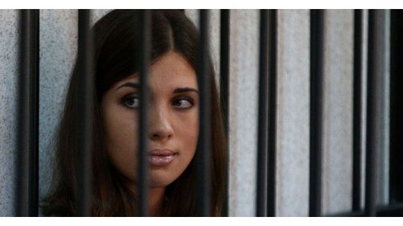 Pussy Riot : traitée en "esclave" en prison, elle entame une grève de la faim