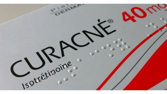 Traitement Roaccutane : faut-il interdire le médicament anti-acné ?