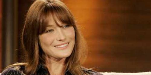 Carla-Bruni Sarkozy évoque sa grossesse face aux lecteurs du Parisien