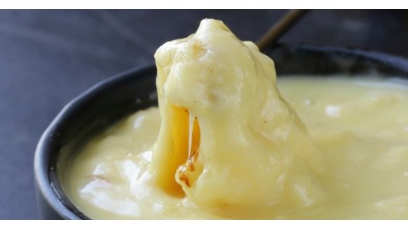 Fondue, brunch cosy et chocolat chaud : les restaurants à tester cet hiver à Paris