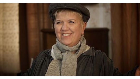 Les Enfoirés : Mimie Mathy répond aux critiques d'Eddie Mitchell