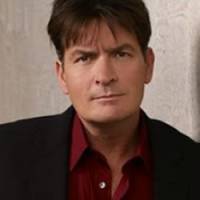 Charlie Sheen très en colère : on veut le remplacer dans "Mon Oncle Charlie" !