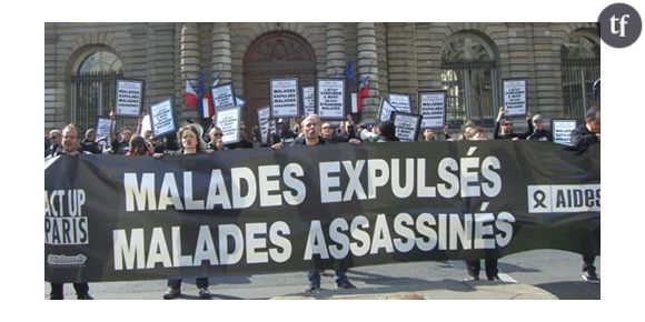 Act Up et Aides se mobilisent pour l'accès aux soins des étrangers malades