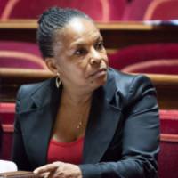 Une de "Minute" sur Taubira : Ayrault saisit le procureur de la République, l'hebdomadaire assume