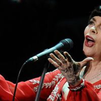 Mireille Mathieu, sa grande tournée en 2014 passera par l'Olympia 