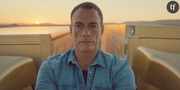 Jean-Claude Van Damme : A 53 ans, il fait toujours le grand écart entre deux camions