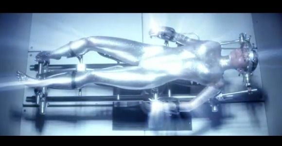 Miley Cyrus de nouveau nue dans le nouveau clip de Future 