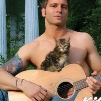 Calendrier 2014 : des hommes très sexy et des chatons trop mignons 