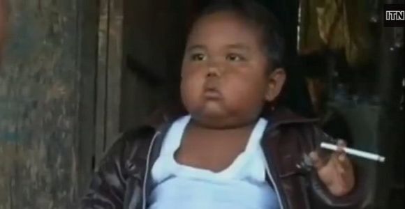 Il fumait 40 cigarettes par jour à 2 ans, Ardi Rizal est devenu obèse