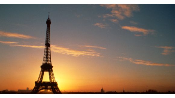 Il sort en boîte à Manchester et se réveille dans les toilettes de Roissy