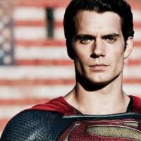 Henry Cavill plus sexy que Robert Pattinson selon Glamour