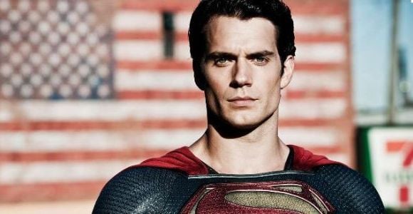 Henry Cavill plus sexy que Robert Pattinson selon Glamour