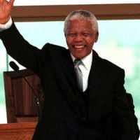 Nelson Mandela : l'Afrique du Sud entame une semaine de deuil officiel