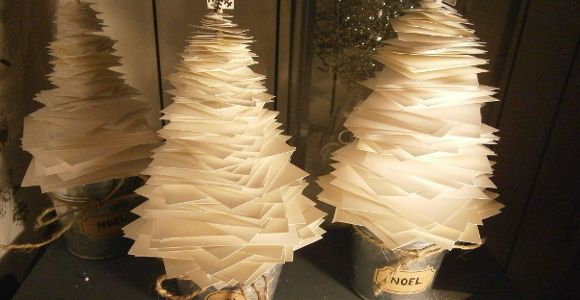 Noël 2013 : des petits sapins en papier pour un centre de table festif - DIY