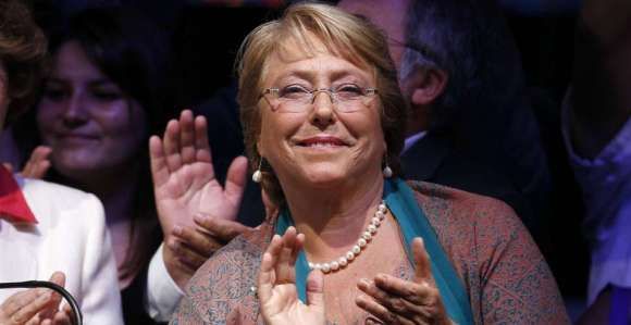 Michelle Bachelet réélue à la présidence du Chili : quelles sont les clés de sa politique ?
