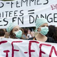 Les sages-femmes en grève durcissent le mouvement et désertent les maternités