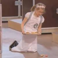 MasterChef junior: Léa fait tomber son plat avant la dégustation du jury - TF1 replay