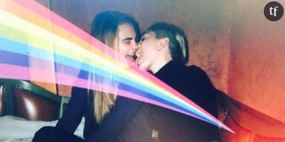 Miley Cyrus roule une pelle à Cara Delevingne