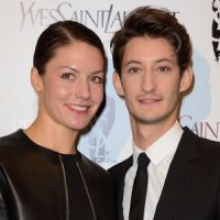 Pierre Niney est heureux en couple avec Natasha Andrews