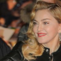 Madonna s'explique après une photo de son fils une bouteille d'alcool à la main 