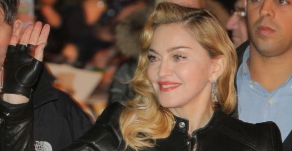 Madonna s'explique après une photo de son fils une bouteille d'alcool à la main 