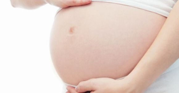 Mère porteuse : une femme enceinte de sa propre petite-fille