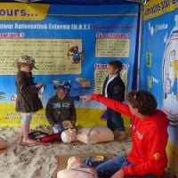 Découvrez les gestes de premiers secours à la plage