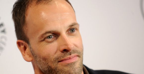 "Elementary" : Jonny Lee Miller ne voulait pas jouer dans la série