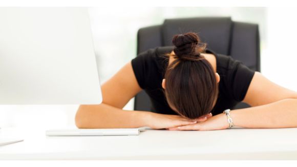 Fatigué à 10 heures au boulot : c'est quoi le problème ?