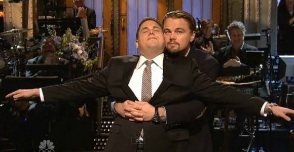 Leonardo DiCaprio et Jonah Hill parodient une scène de "Titanic" dans "Saturday Night Live"