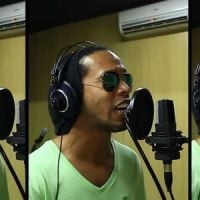 Après Cruyff et Beckenbauer, Ronaldinho se lance aussi dans la chanson – vidéo 