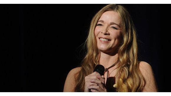 Hélène Rollès est une vraie star en Chine - vidéo