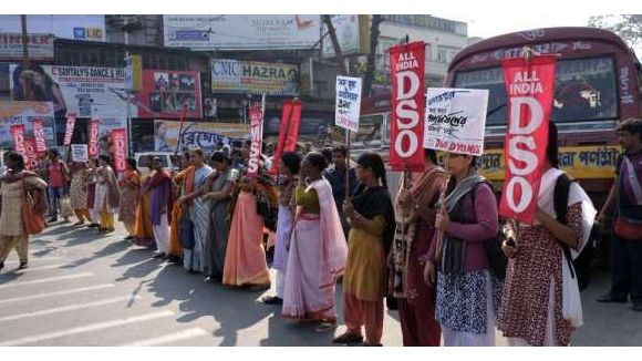 Scandale en Inde : si les femmes se font violer, "c’est de leur faute" ?