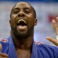 Teddy Riner s'essaie au saut à ski pour les JO de Sotchi - Vidéo