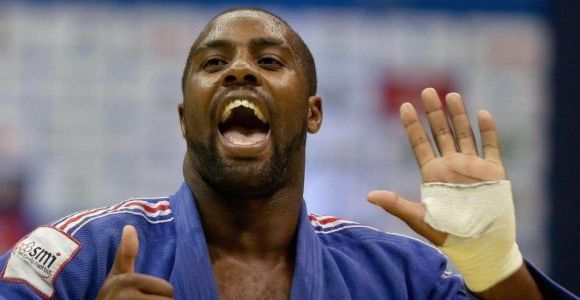 Teddy Riner s'essaie au saut à ski pour les JO de Sotchi - Vidéo