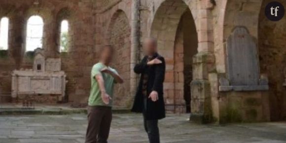 Dieudonné : "quenelles" dans un village détruit par les nazis, enquête ouverte