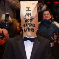 Berlinale 2014 : Shia Labeouf cite Cantona et porte un sac sur la tête