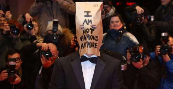 Berlinale 2014 : Shia Labeouf cite Cantona et porte un sac sur la tête