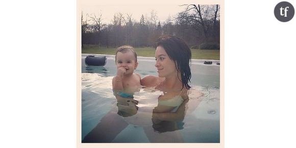 Jade Foret enceinte et en bikini avec sa fille Liva