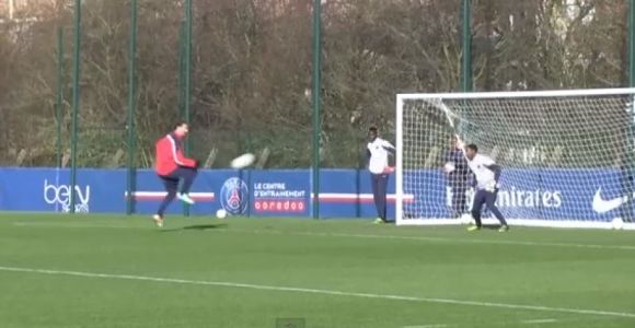 Zlatan Ibrahimovic : son but incroyable à l'entraînement du PSG (vidéo)