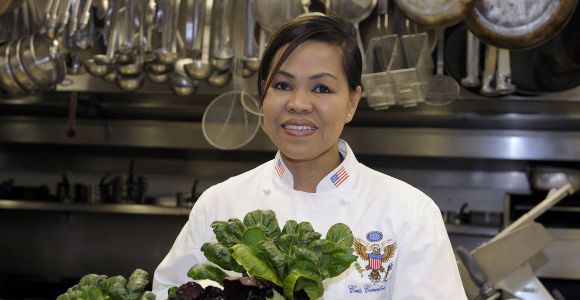 Qui est Cristeta Comerford, la cheffe qui va cuisiner pour le dîner Obama-Hollande ?