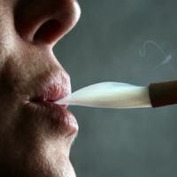 Les étudiantes fumeuses de joint sont deux fois plus nombreuses à avoir recours à l'IVG 