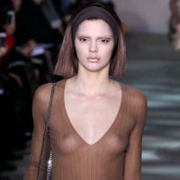 Kendall Jenner montre ses seins à la Fashion Week 